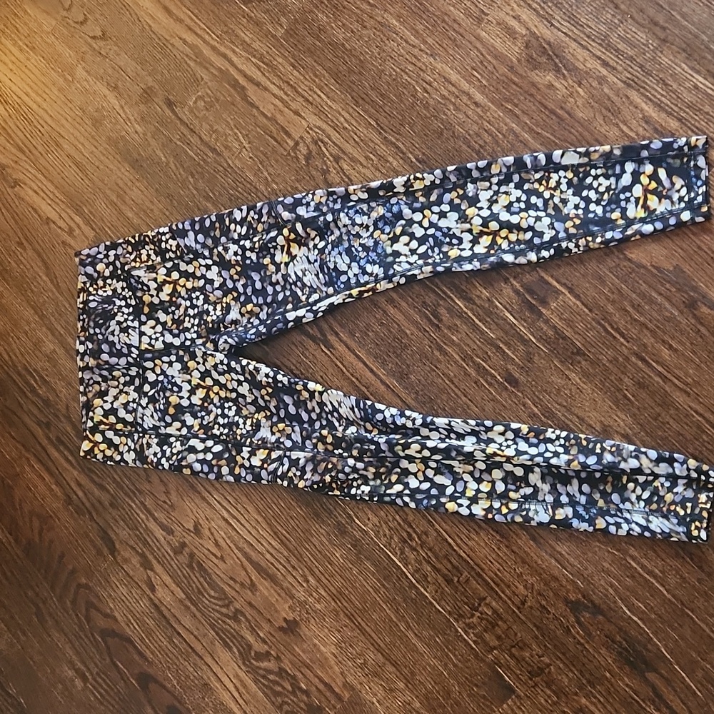 Lululemon Speed Up Tight 28" Size 6 - Picture 3 of 7